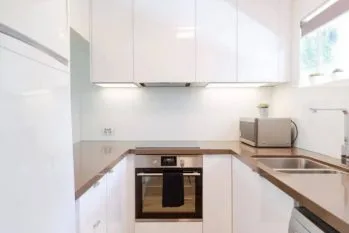 Fully Featured kitchen in Luxury Range Apartment of South Yarra Stays