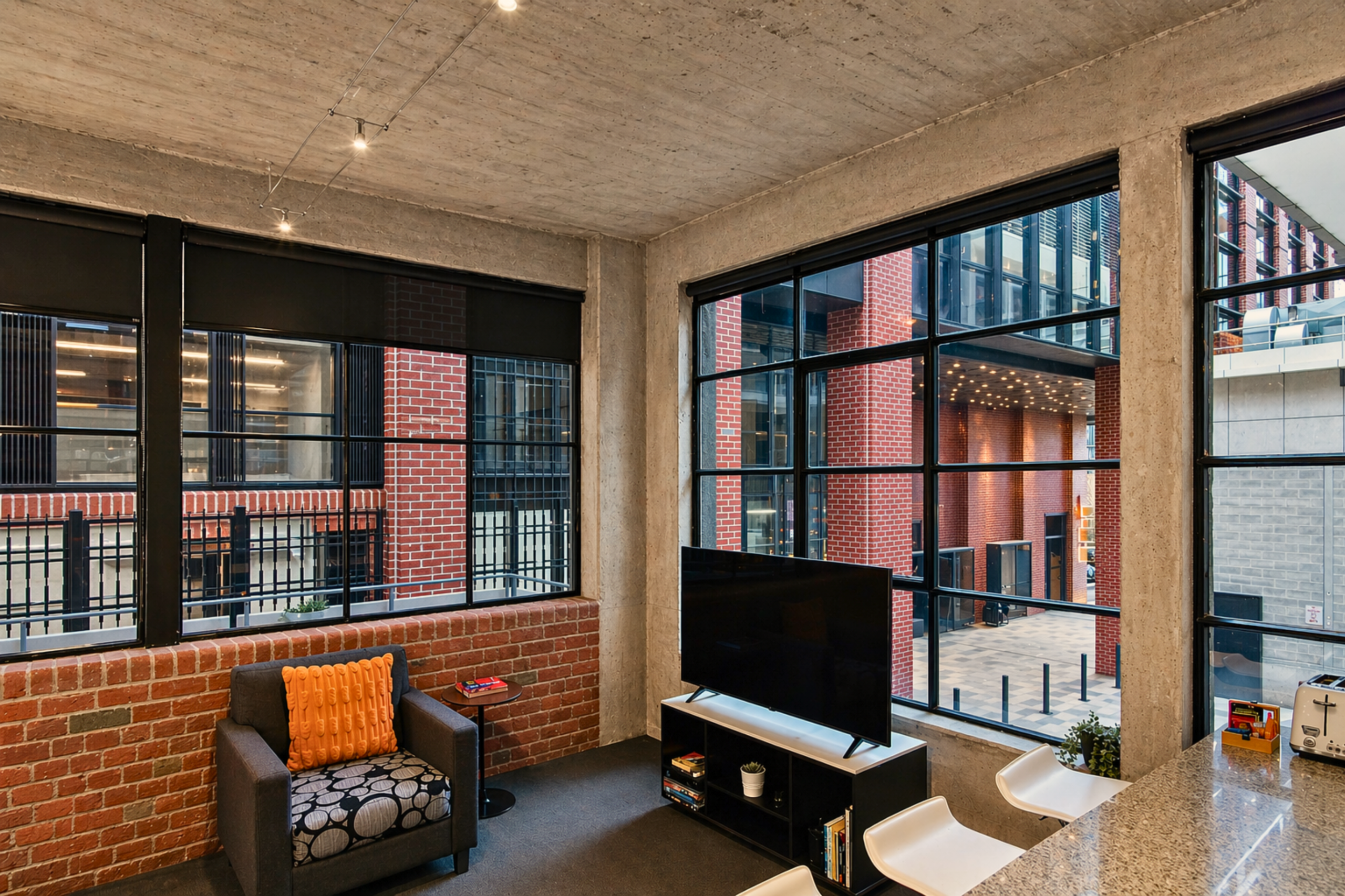 New York Warehouse Loft apartment in Melbourne where Airbnb guest Le Viet enjoyed a memorable five-star stay with South Yarra Stays.